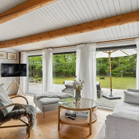 펜션 Danish Summerhouse With Danish Atmosphere Bøtø By